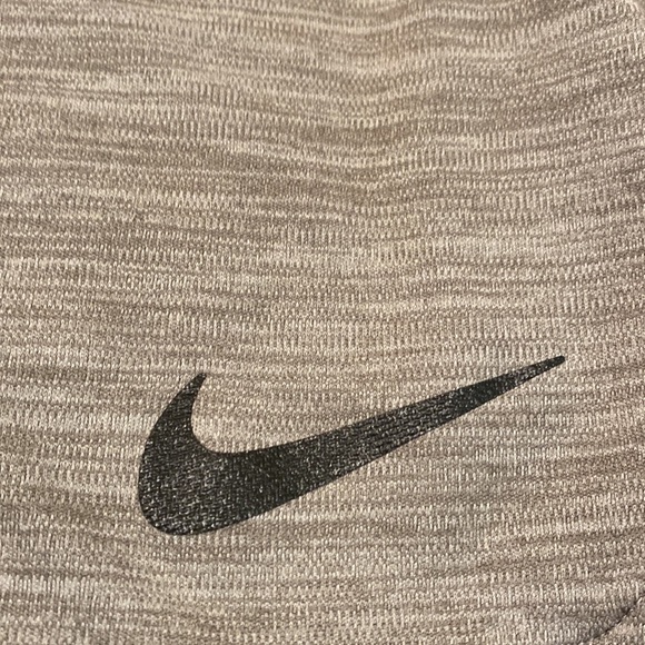 Nike Gray Athletic Shorts Size Medium in EUC - Picture 3 of 9